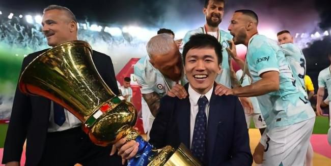 绿军球星杰伦-布朗本场比赛表现稳定，他全场出战31分钟，23投14中，三分7中2，罚球1中0，得到了30分9篮板1抢断2盖帽，比赛最后时刻犯满离场！